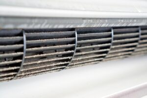 使用するとカビ臭い　
ｴｱｺﾝカビ画像